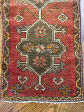 Vintage Anatolian, 1’5 x 2’10